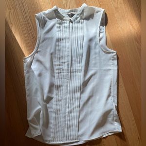 H&M sleeveless pleated top. Size M